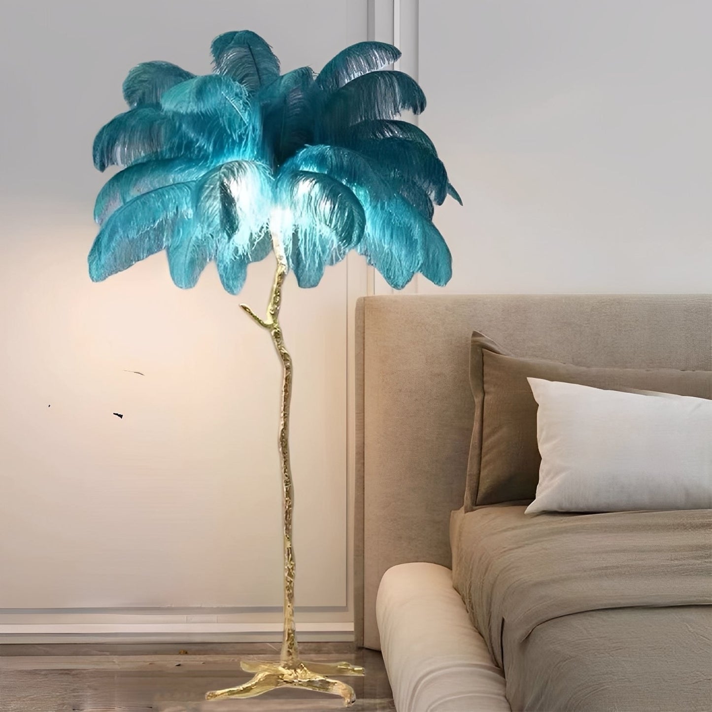 Fiona – Stehlampe mit Straußenfedern