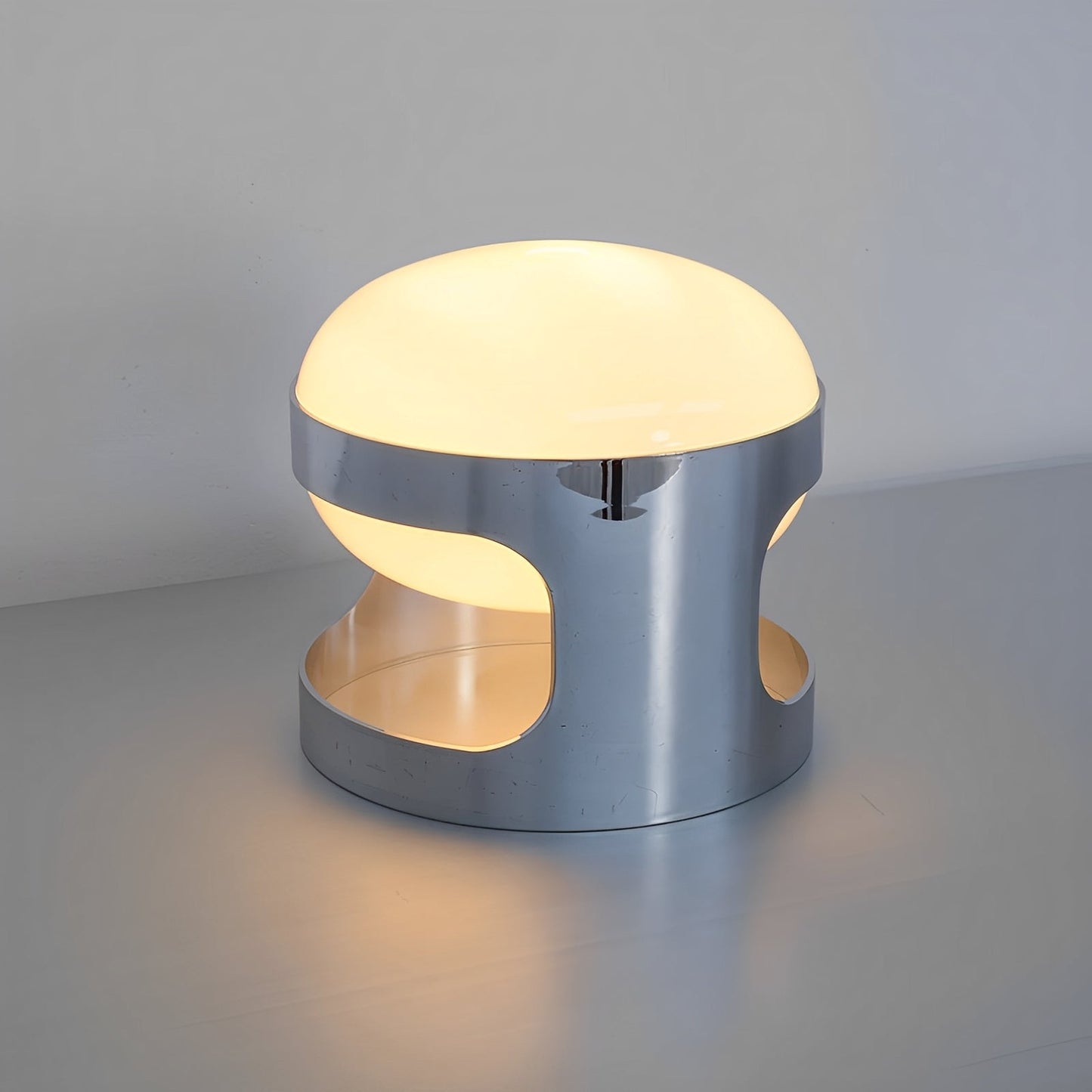 Lior – Edelstahl-Tischlampe im modernen Luxusdesign