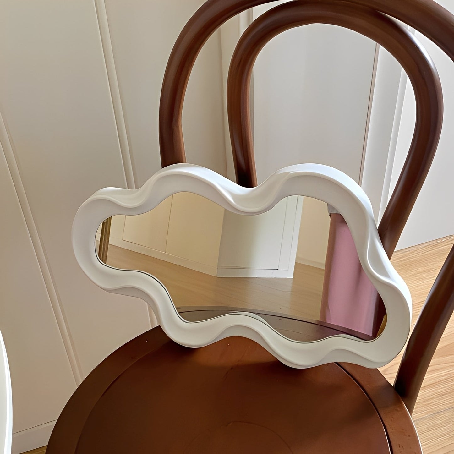 Yoli – Wandspiegel im Wolken-Design