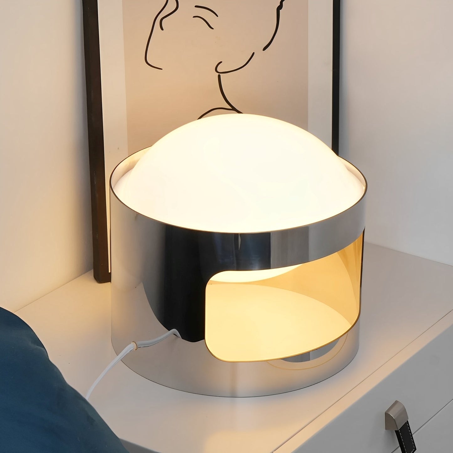 Lior – Edelstahl-Tischlampe im modernen Luxusdesign