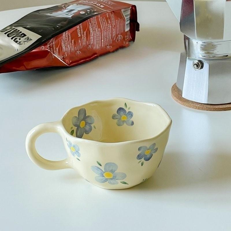 BlossomSip – Handgefertigter Kirschblüten-Keramikbecher