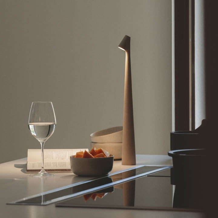 Moderne kleine Tischlampe für Nachttisch
