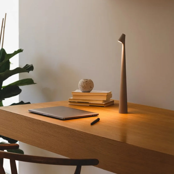 Moderne kleine Tischlampe für Nachttisch