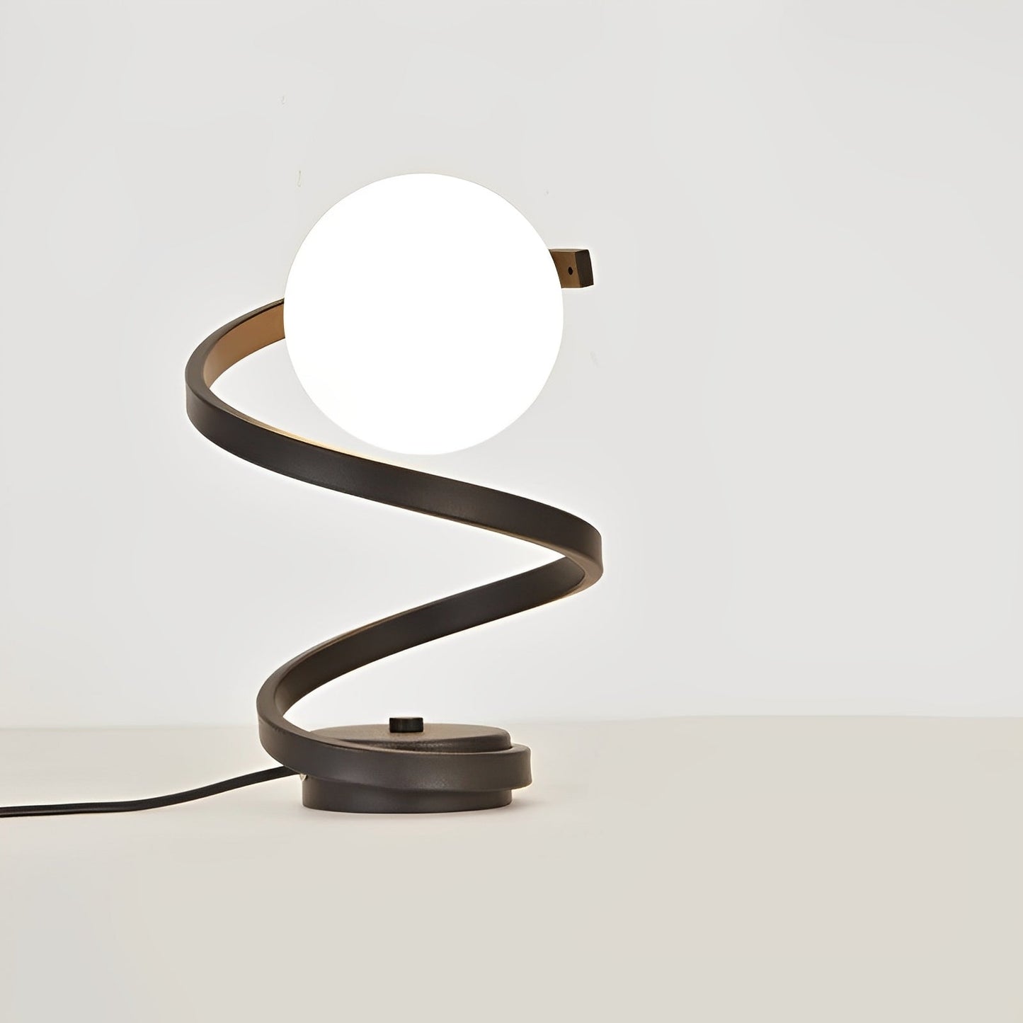 Veluna – Schicke LED-Tischlampe im Retro-Design für stilvolle Lichtmomente