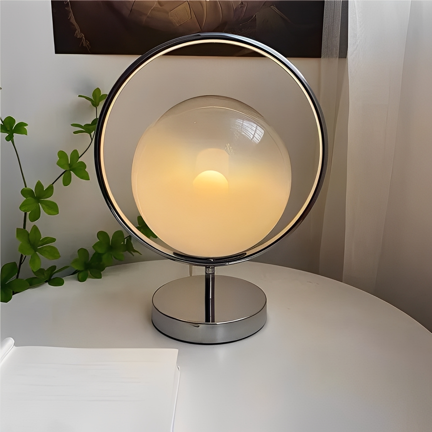 Maila – Glas-Tischlampe im modernen Look