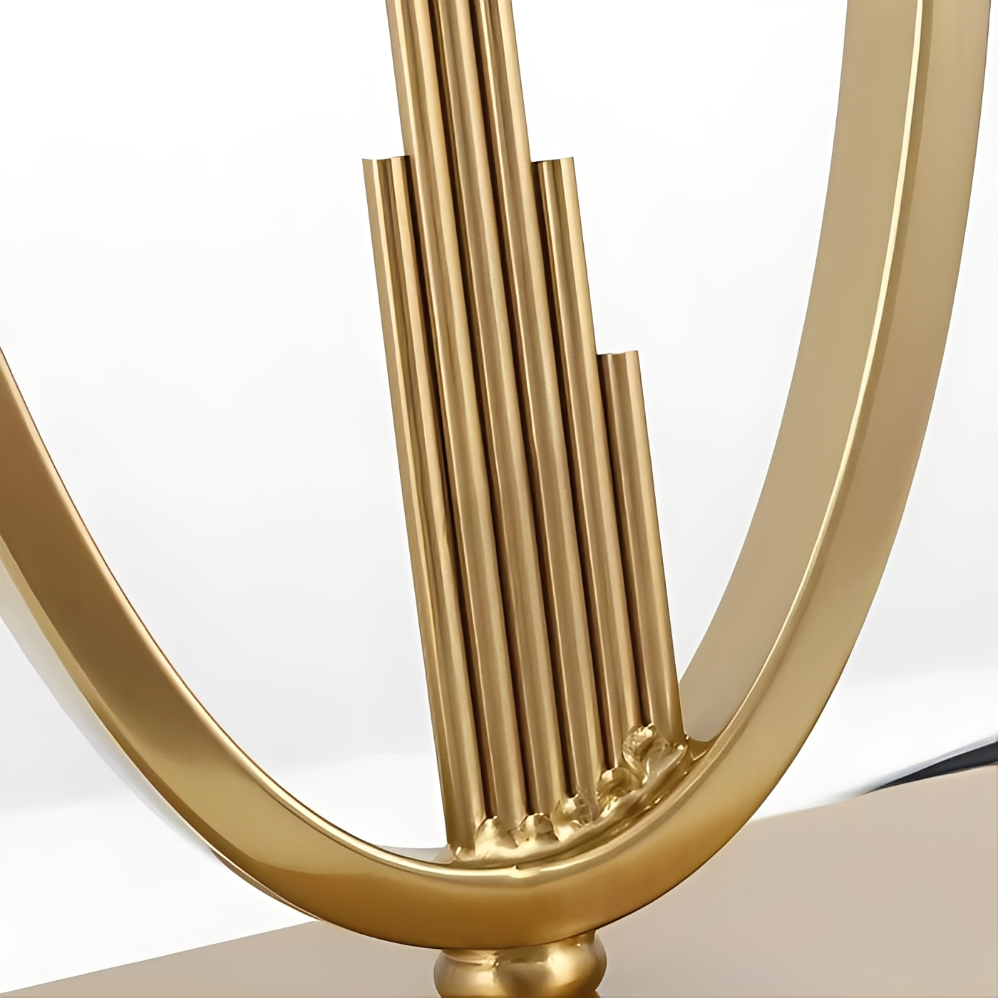 Miles – Edle Tischlampe im modernen Stil