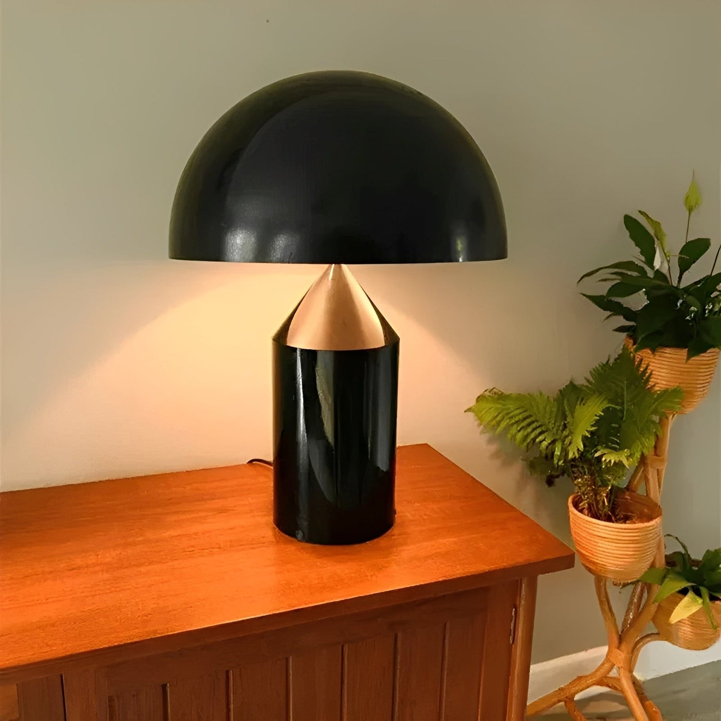 Keiko – Schicke Metall-Tischlampe im Pilzdesign