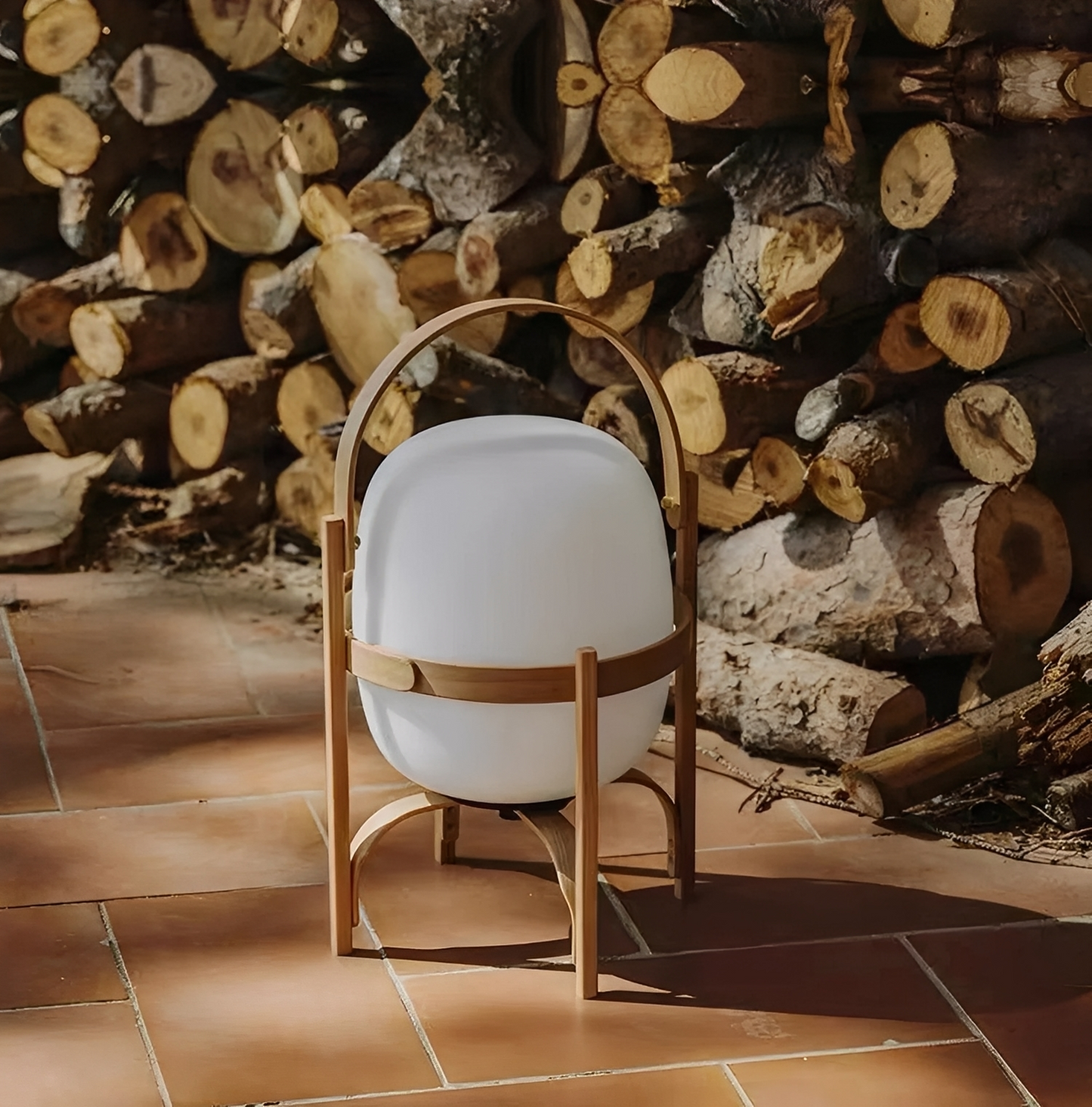 Takara – Glas-Stehlampe aus Holz