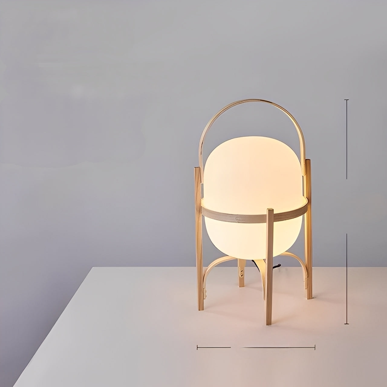 Takara – Glas-Stehlampe aus Holz
