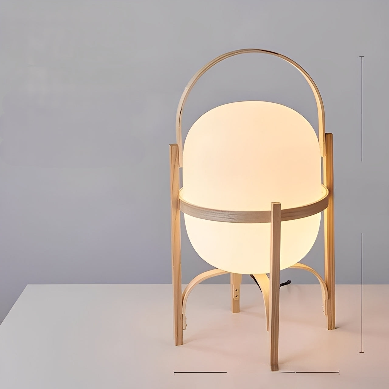 Takara – Glas-Stehlampe aus Holz