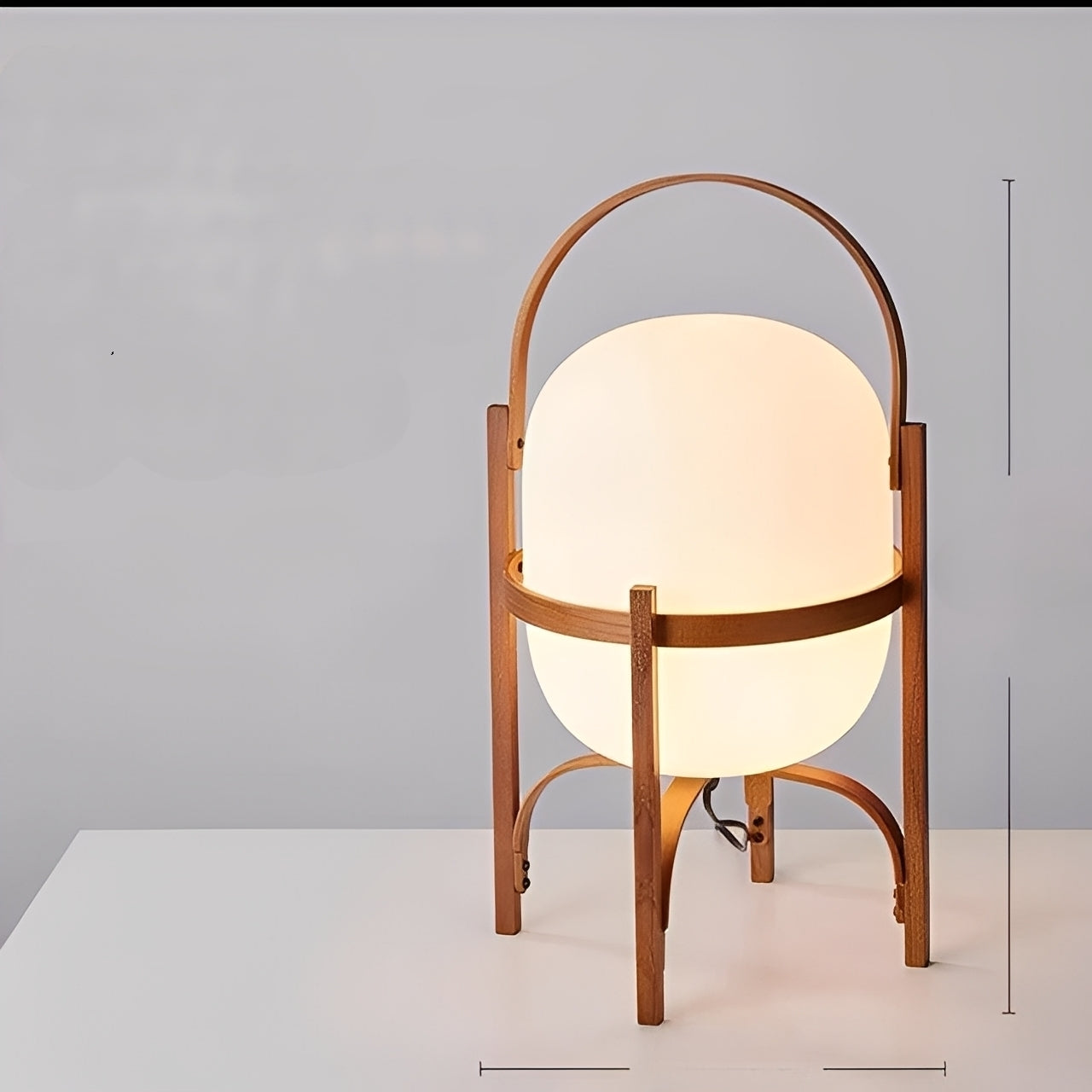 Takara – Glas-Stehlampe aus Holz