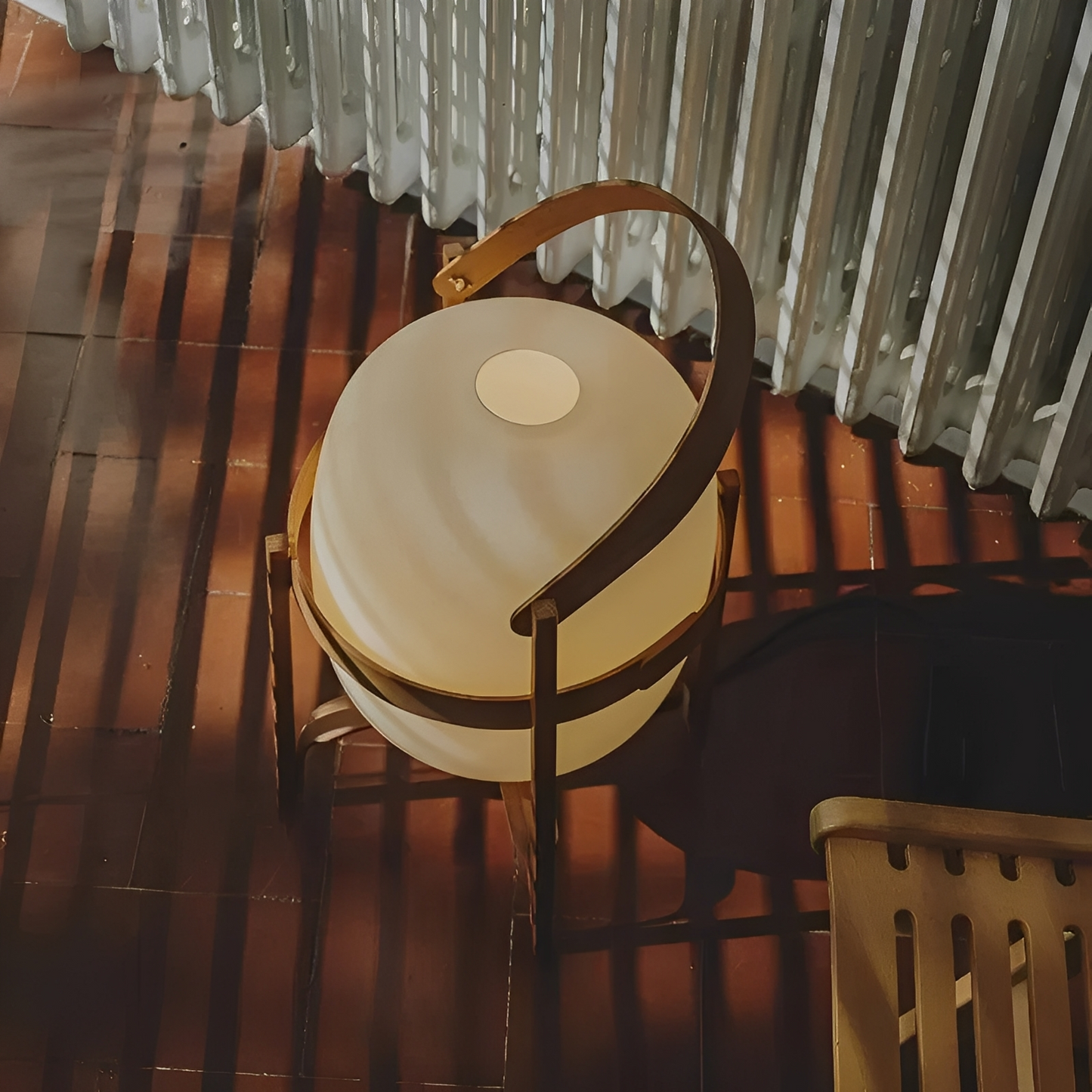 Takara – Glas-Stehlampe aus Holz