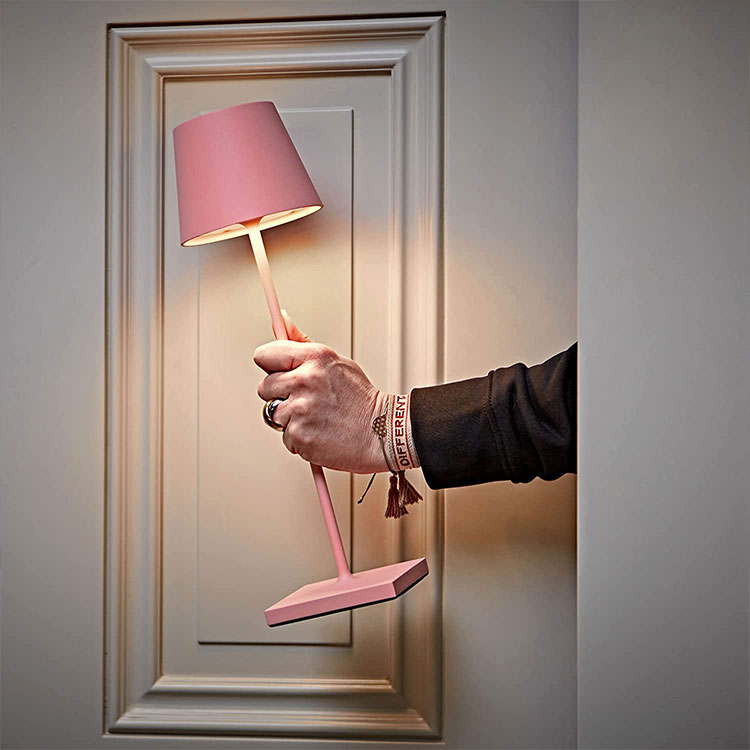 Lerio – Aluminium LED-Ladetischlampe