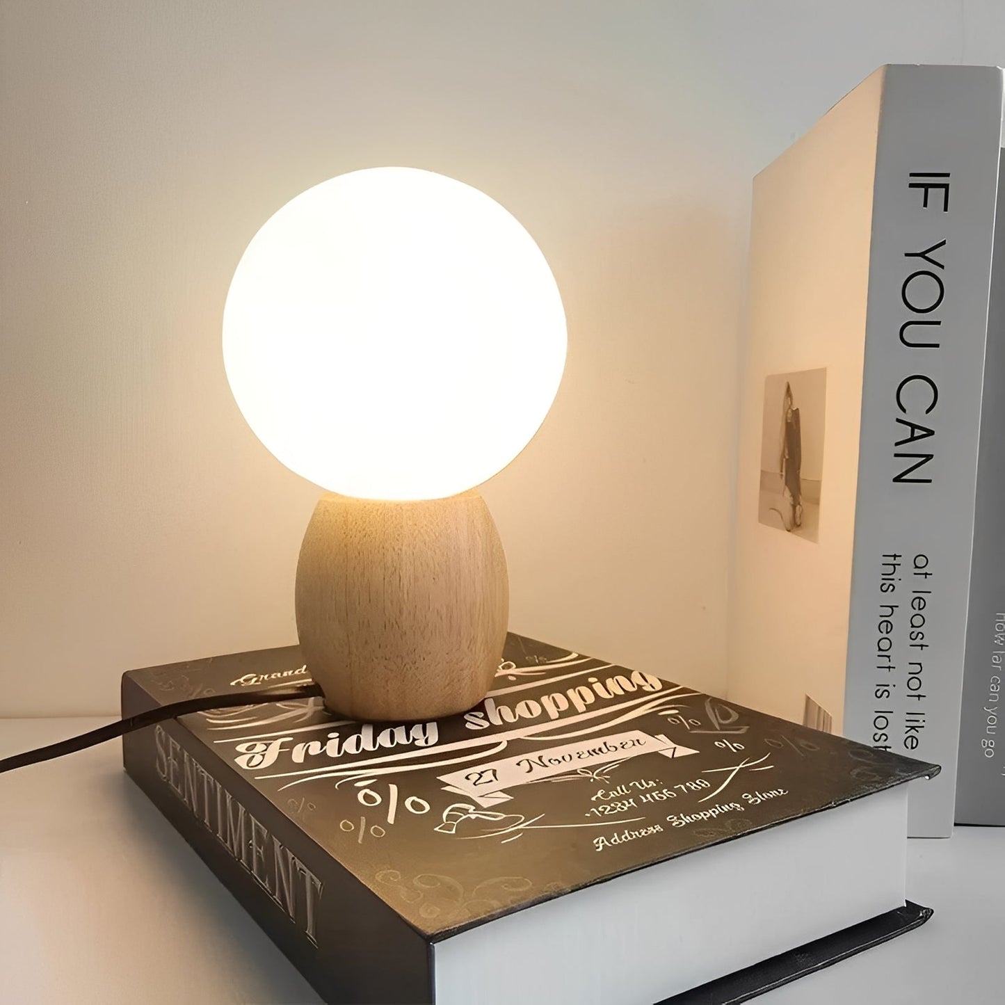 Nozomi – Schlichte Glastischlampe mit LED
