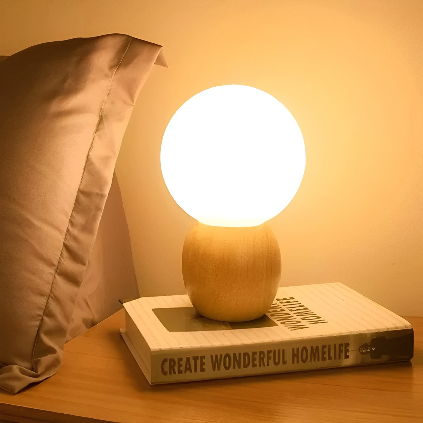 Nozomi – Schlichte Glastischlampe mit LED