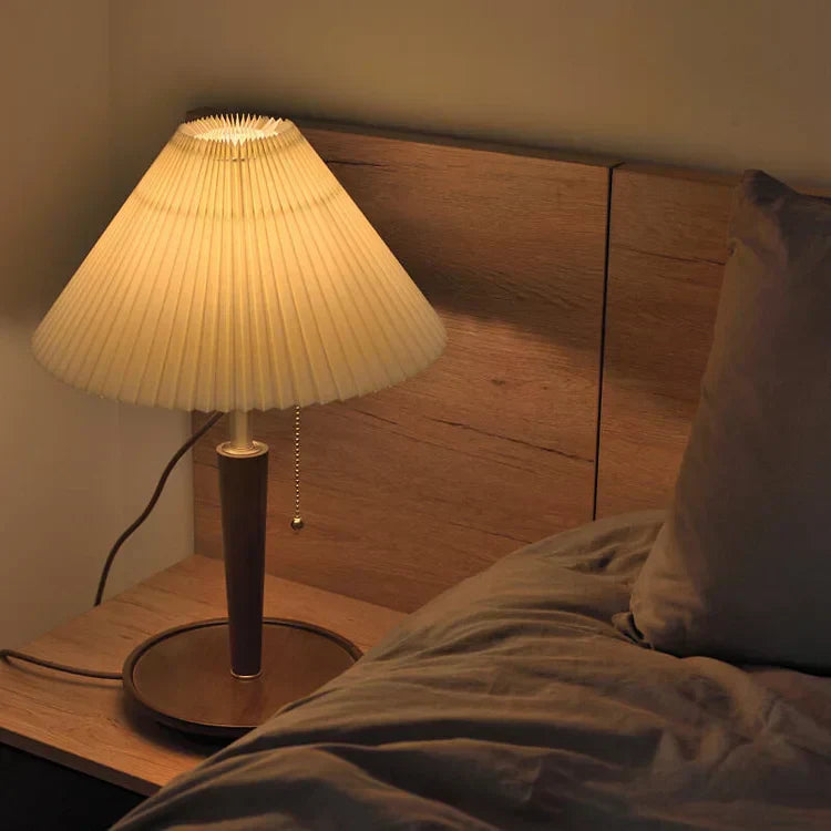 Sayuri – Retro Nachtleuchte aus Walnussholz