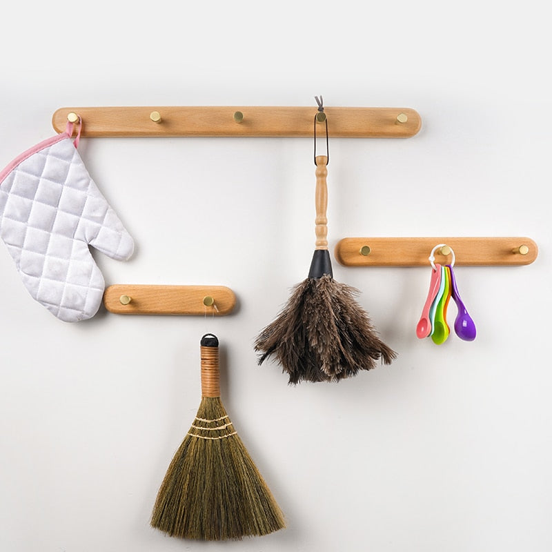 Brunn – Garderobenleiste aus Holz & Messing