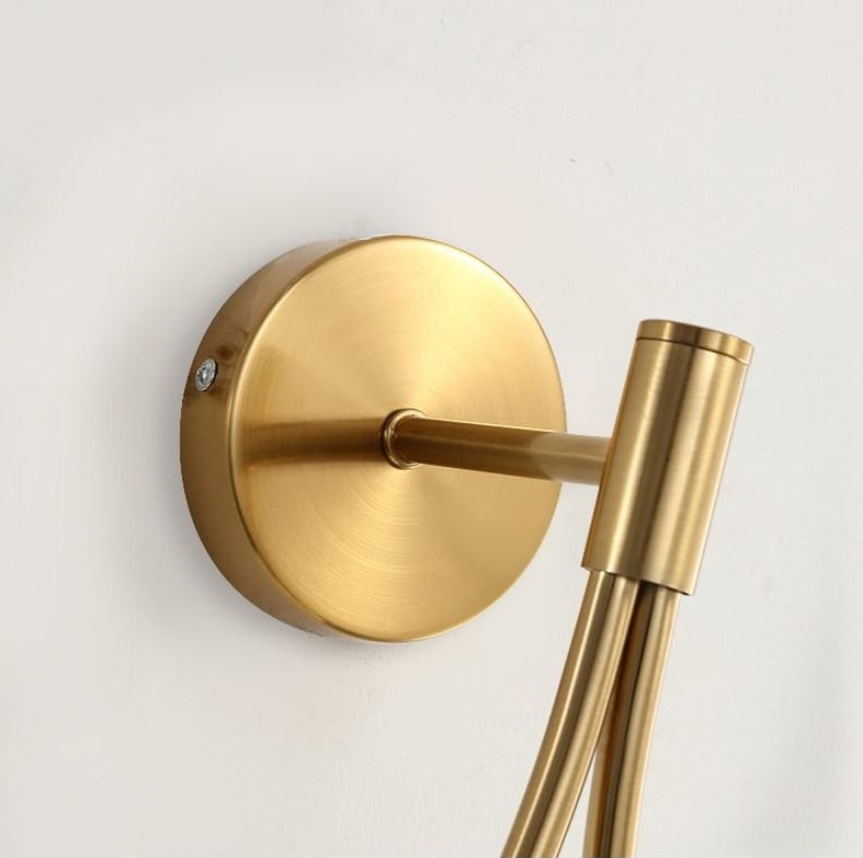 Aurora - Goldene Wandleuchte mit Glas-Globus