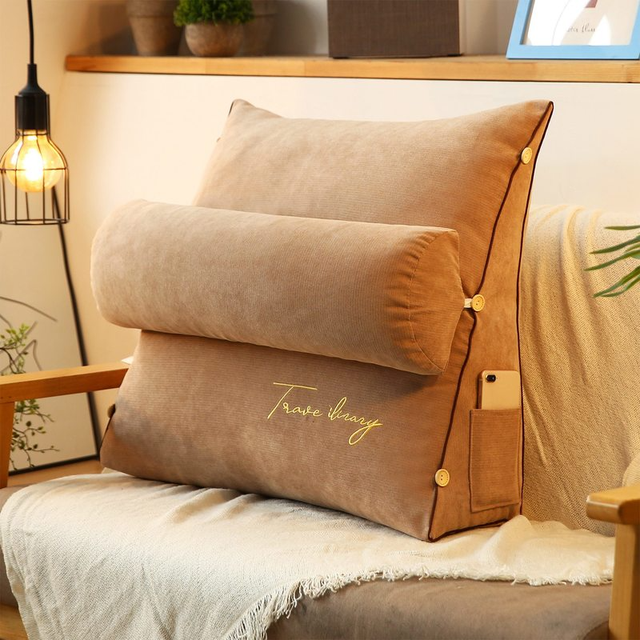 Pilar – Dreieckpillow mit Stickerei & Kopfunterstützung