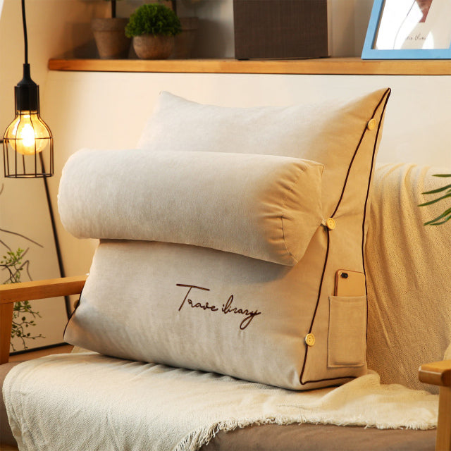 Pilar – Dreieckpillow mit Stickerei & Kopfunterstützung