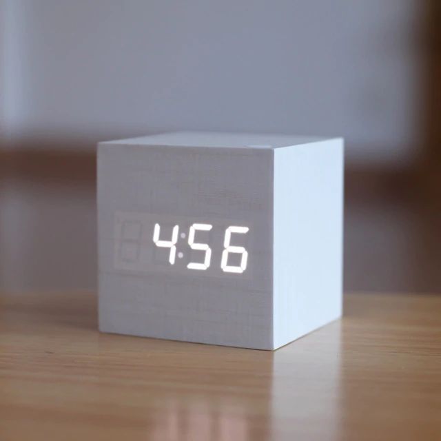 Nordic Harmony - Digitale CUBE Tischuhr für Ihr Zuhause