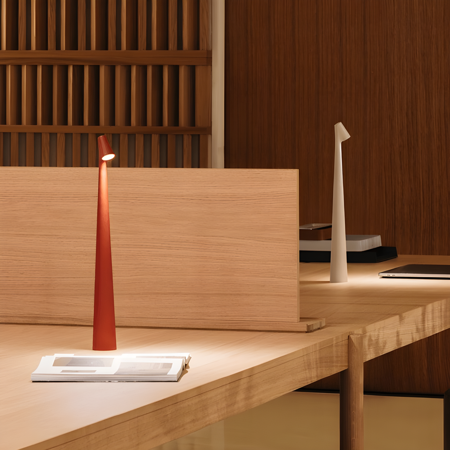 LichtRein – Kabellose LED-Tischleuchte mit Touchfunktion & schlankem Design