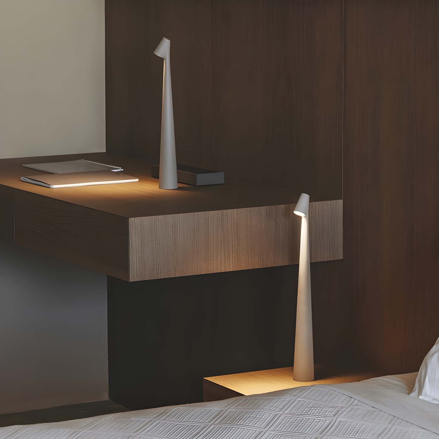 LichtRein – Kabellose LED-Tischleuchte mit Touchfunktion & schlankem Design