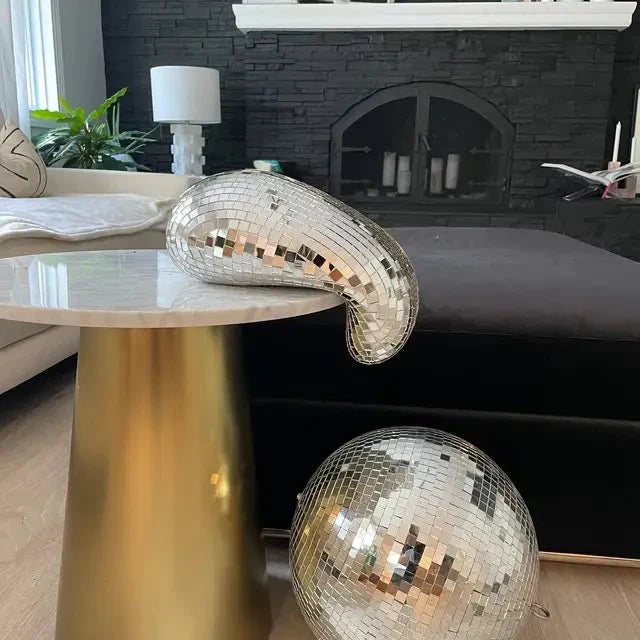 DiscoDrip – Schmelzende Discokugel-Deko für stylische Räume