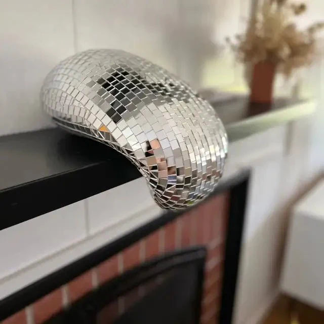DiscoDrip – Schmelzende Discokugel-Deko für stylische Räume