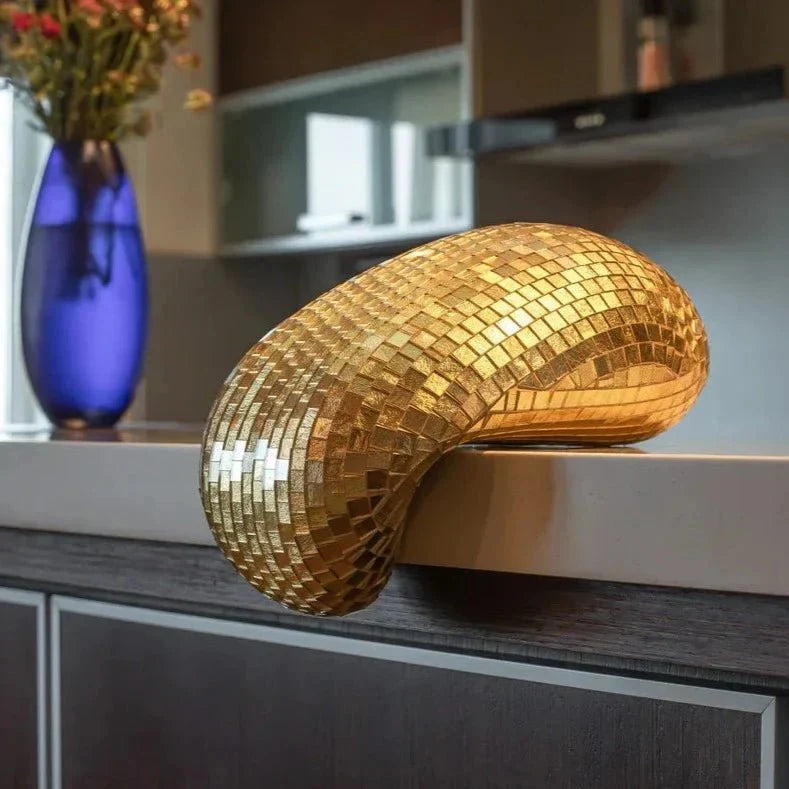DiscoDrip – Schmelzende Discokugel-Deko für stylische Räume