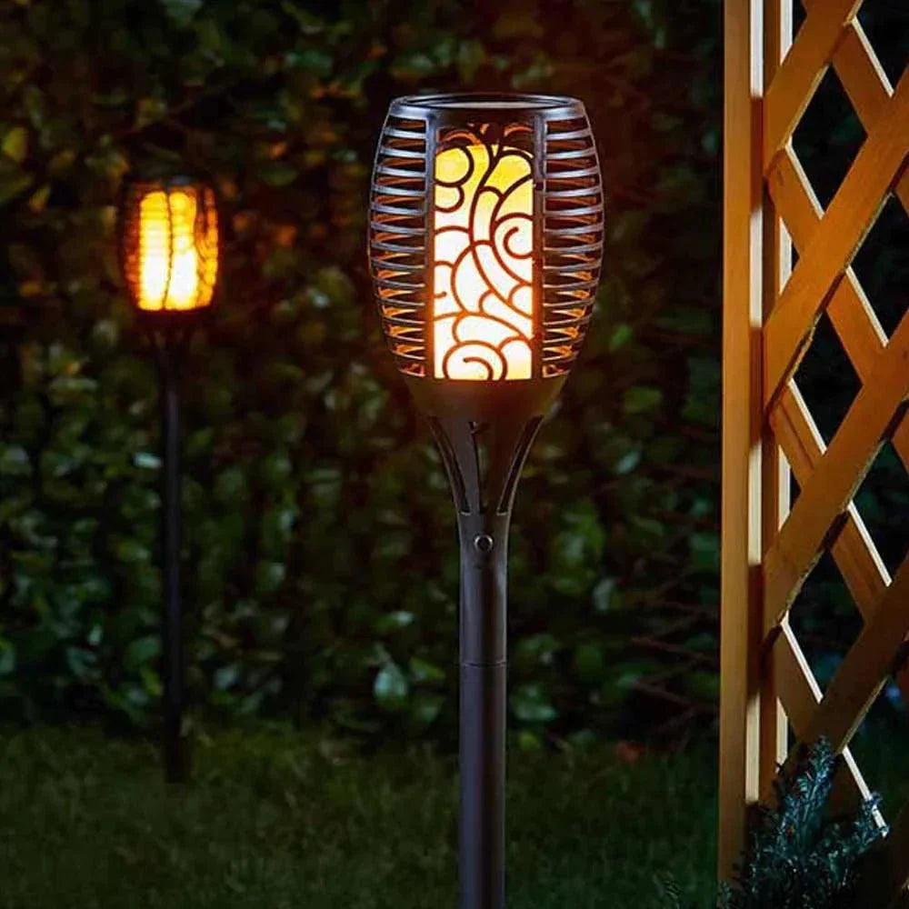 FlammenLicht – Solar-Gartenfackel mit realistischem Flammeneffekt
