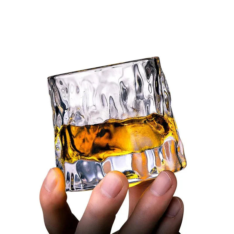 WaveWhisk – Whiskyglas mit strukturiertem Welleneffekt