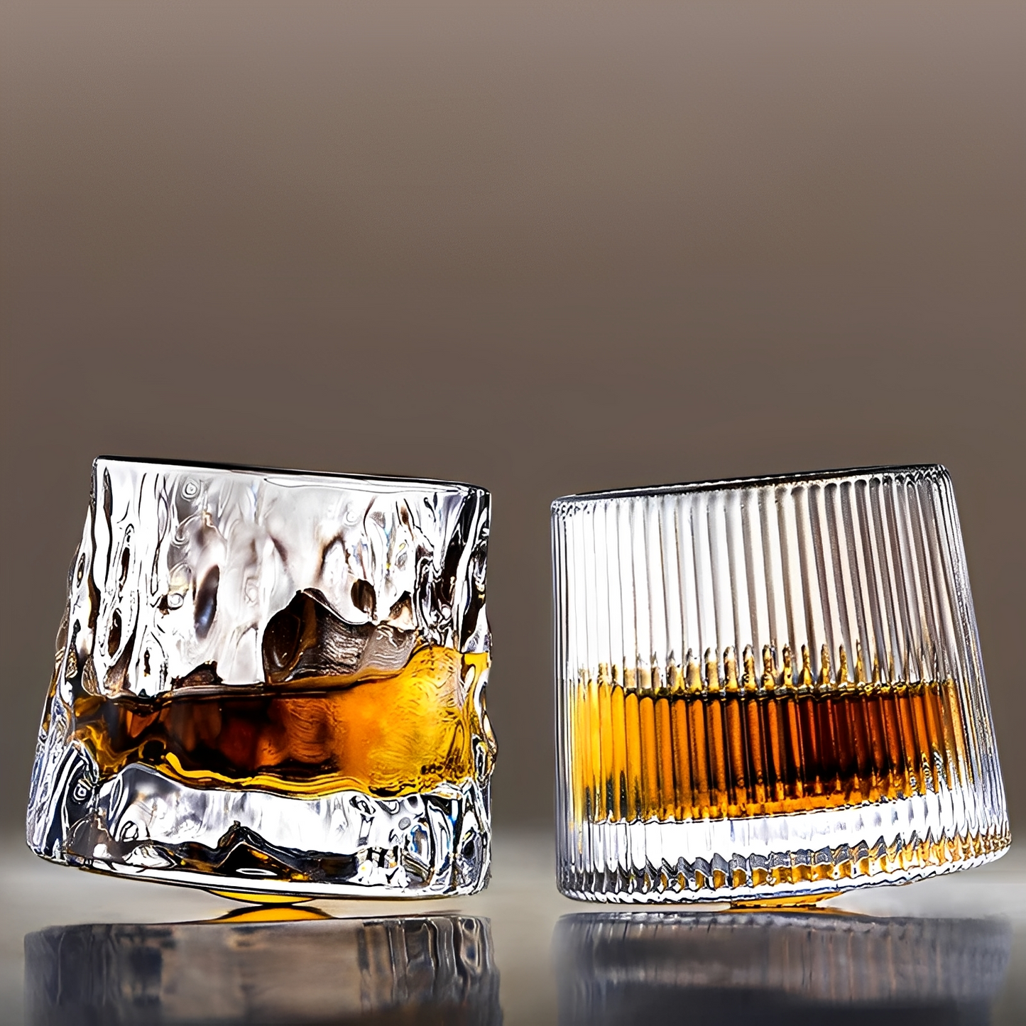 Naomi – Japanischer Glasbecher für Tee mit Vertikalmuster