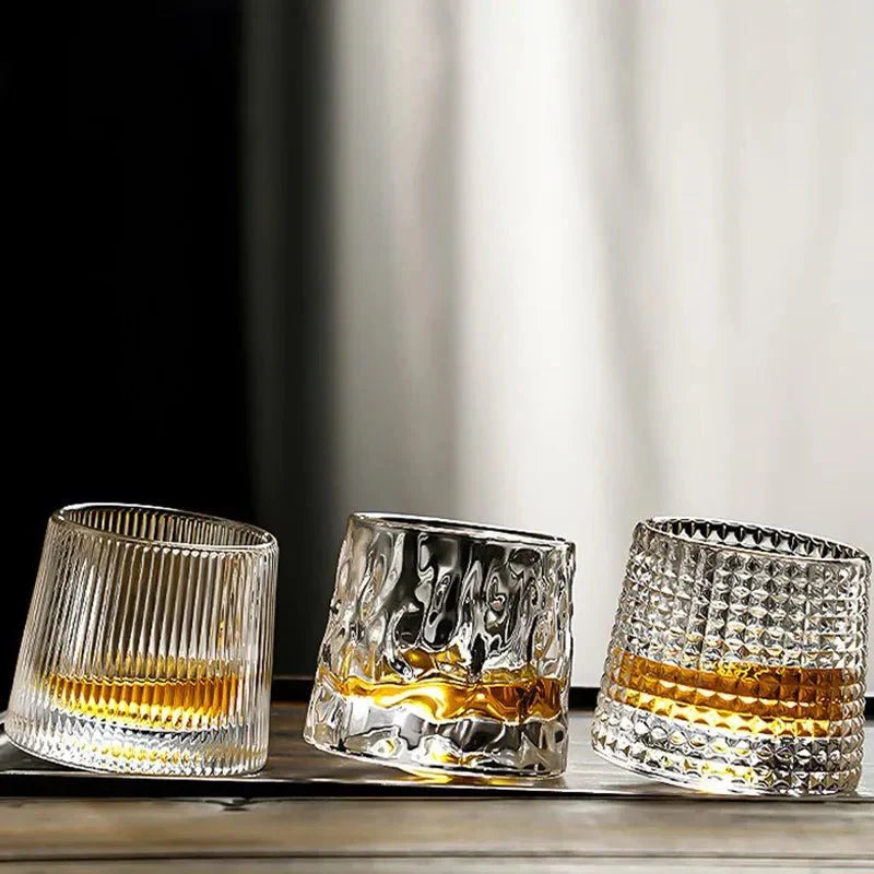 WaveWhisk – Whiskyglas mit strukturiertem Welleneffekt