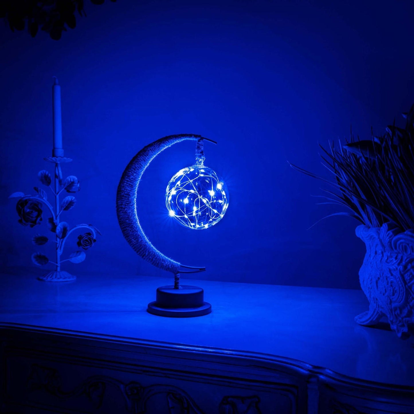 Lunaria – LED-Mondlampe mit Sternenlichtern