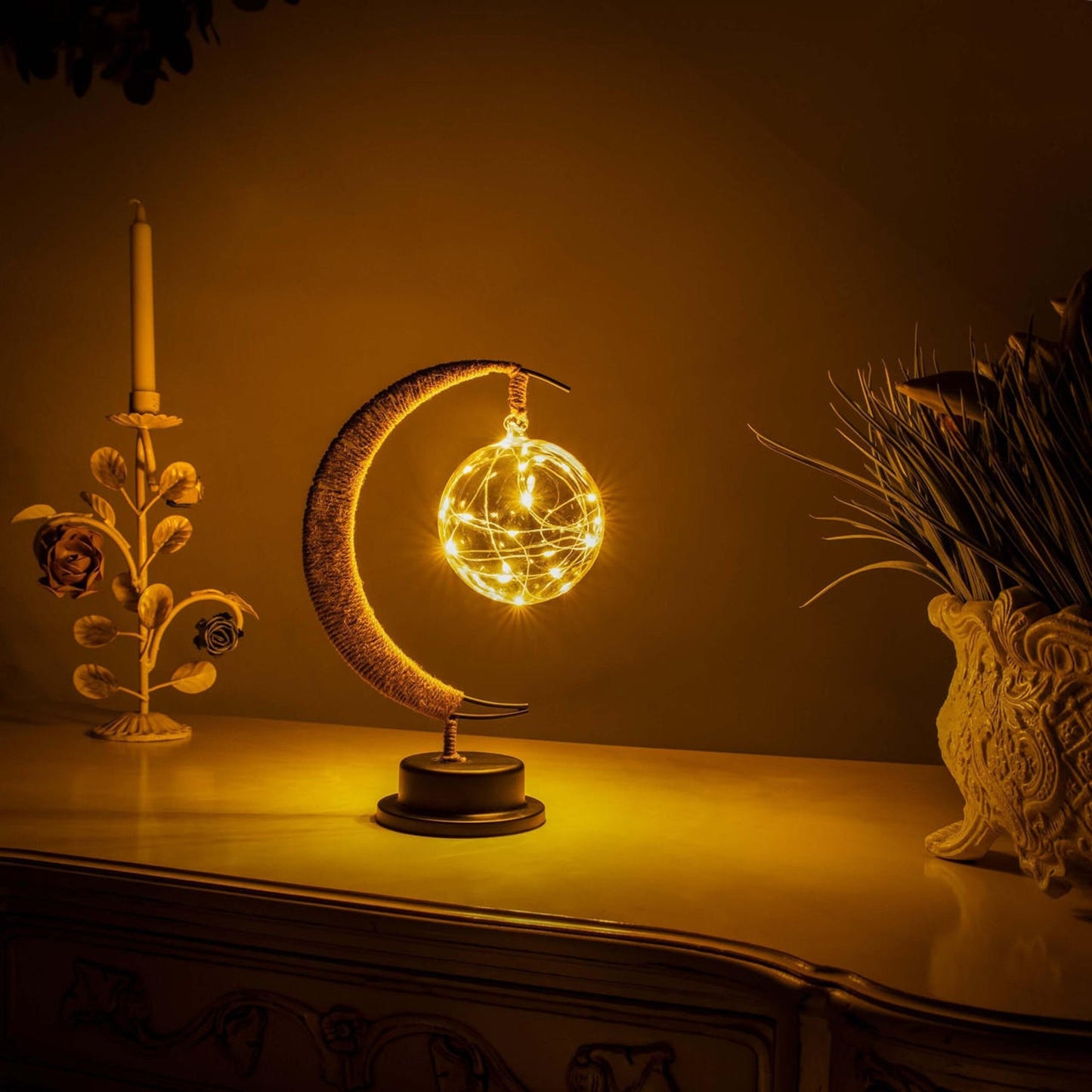 Lunaria – LED-Mondlampe mit Sternenlichtern