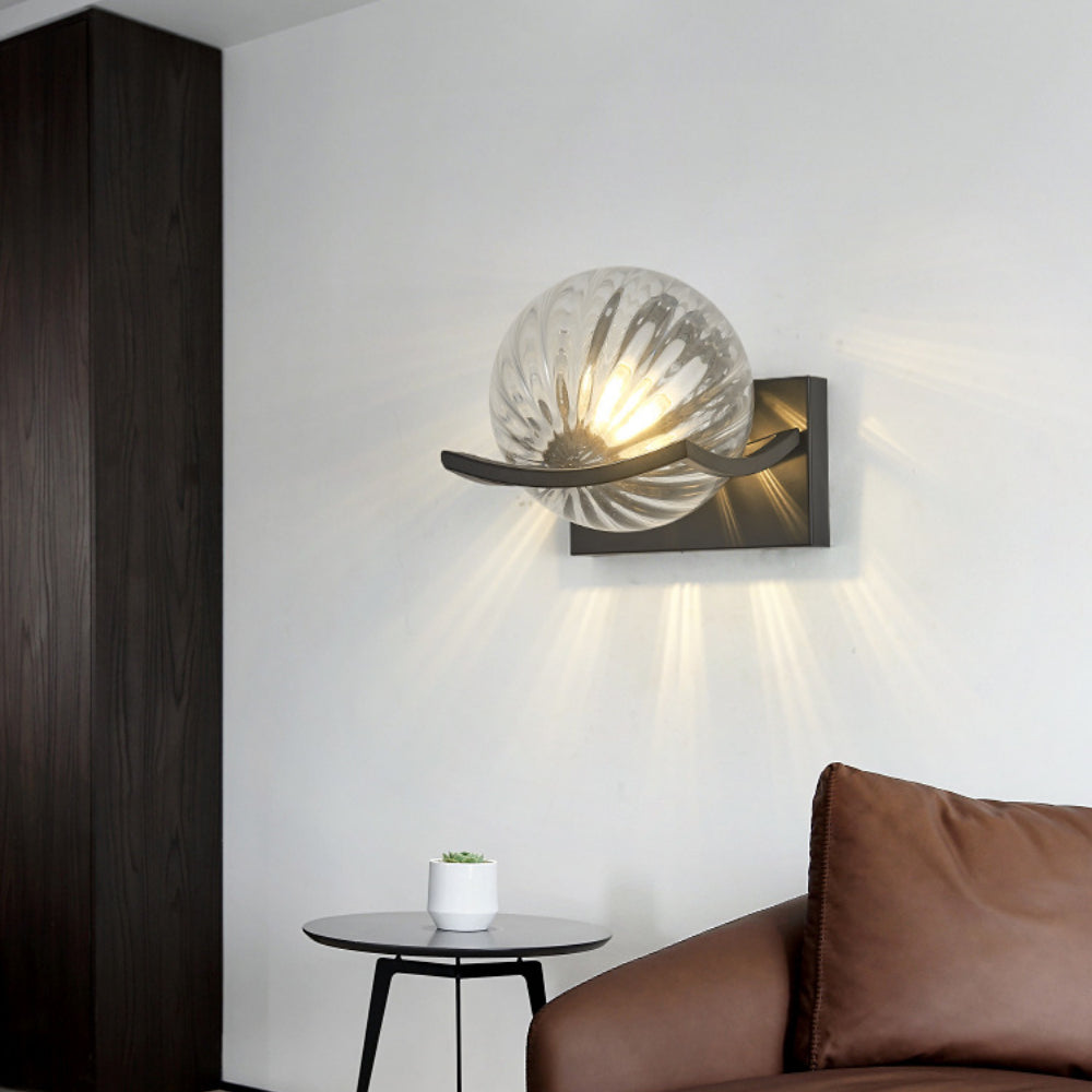 Nolan – Moderne LED-Wandlampe aus Glas