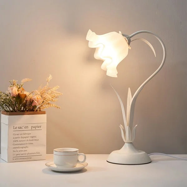 Inga – Vintage Verstellbare Blumen Tischlampe