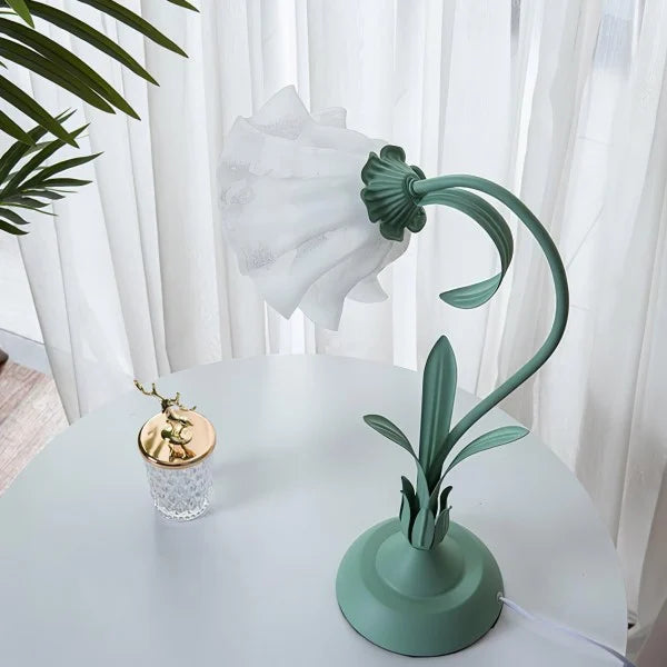 Inga – Vintage Verstellbare Blumen Tischlampe