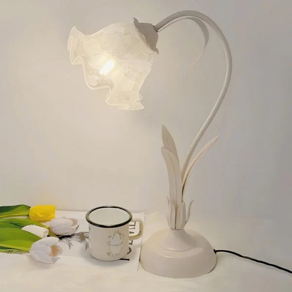 Inga – Vintage Verstellbare Blumen Tischlampe