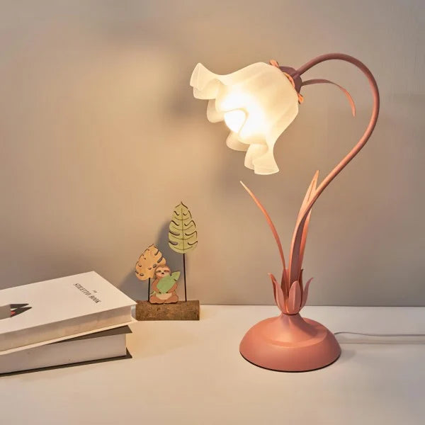 Inga – Vintage Verstellbare Blumen Tischlampe