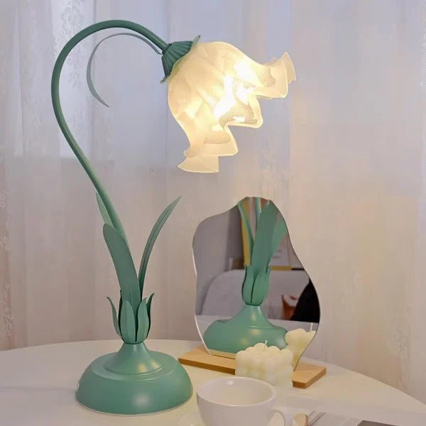 Inga – Vintage Verstellbare Blumen Tischlampe