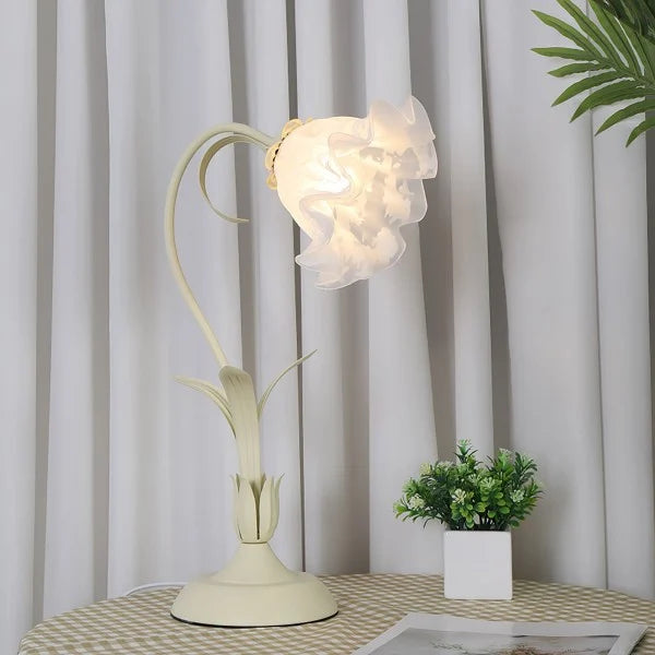 Inga – Vintage Verstellbare Blumen Tischlampe