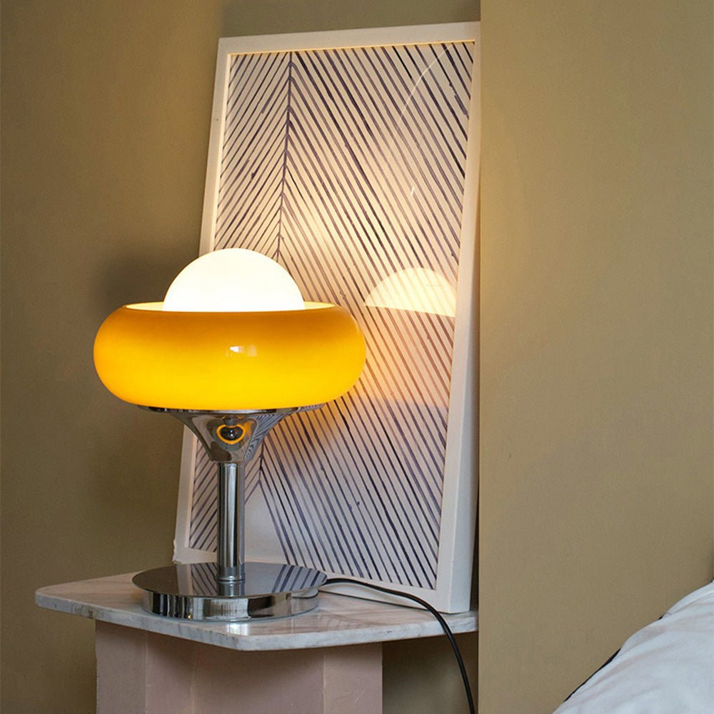 BauLicht – Gelbe Bauhaus-Tischlampe