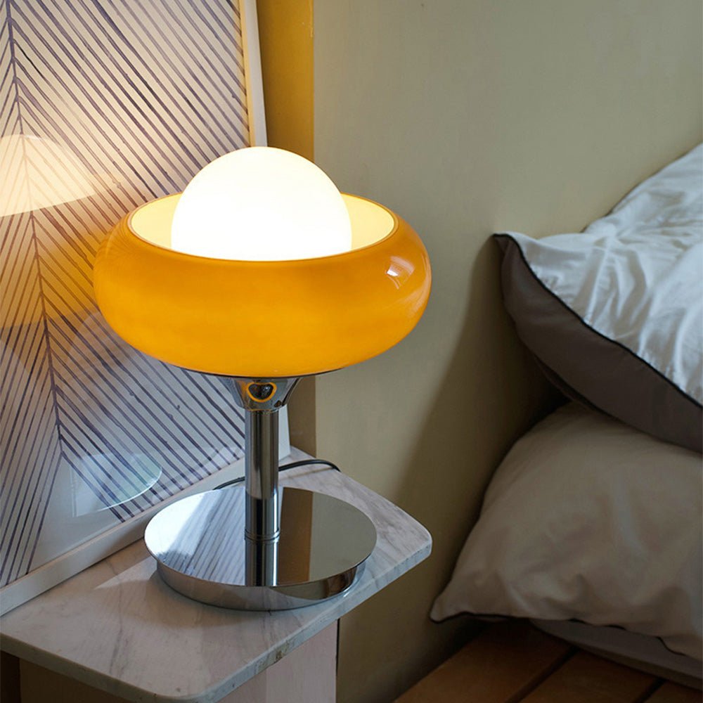 BauLicht – Gelbe Bauhaus-Tischlampe