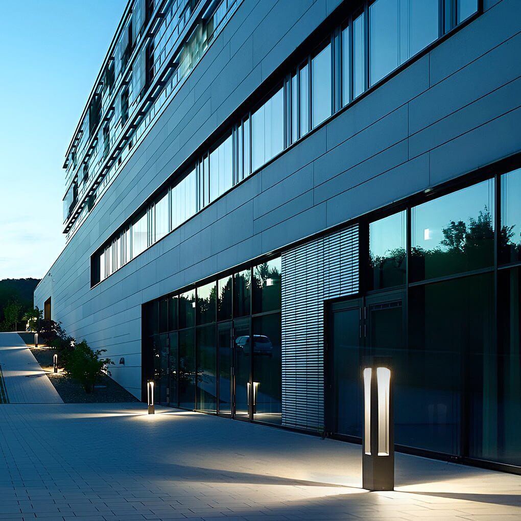 Reina – Solar-Gartenlampe im Laternenstil