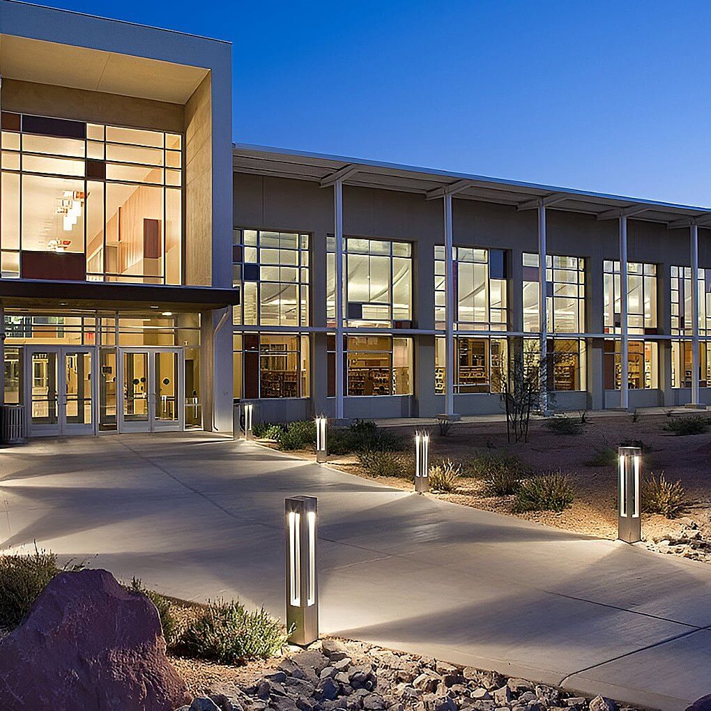 Reina – Solar-Gartenlampe im Laternenstil