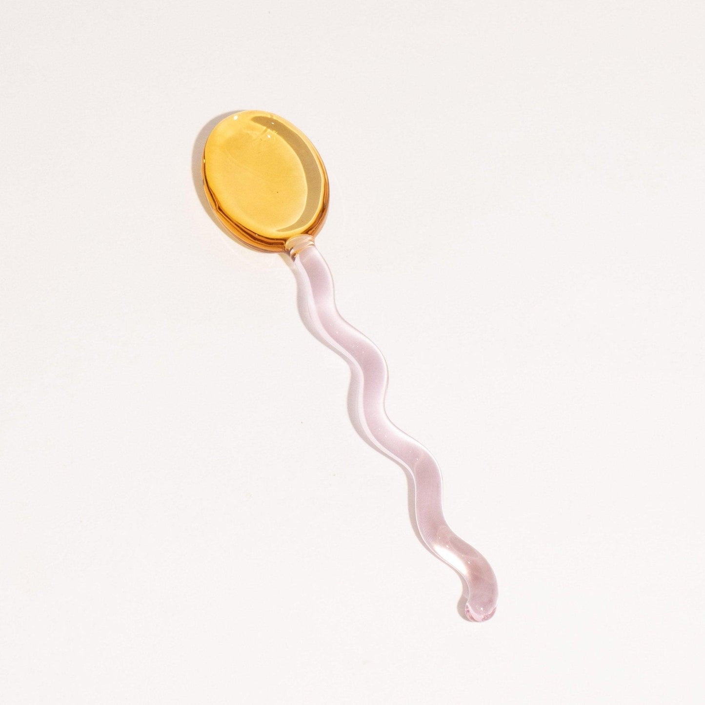 TwistSpoon – Bunter Glaslöffel mit verspieltem Wellenmuster