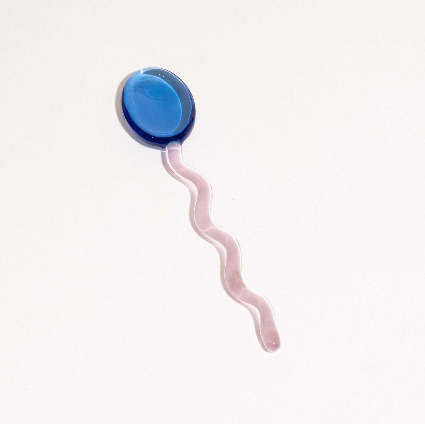 TwistSpoon – Bunter Glaslöffel mit verspieltem Wellenmuster