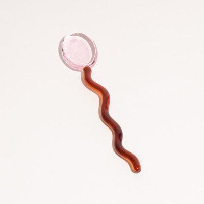 TwistSpoon – Bunter Glaslöffel mit verspieltem Wellenmuster